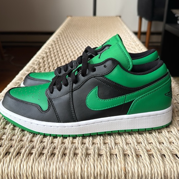 Nike Air Jordan 1  low, size 9 Lucky Green - Picture 3 of 5